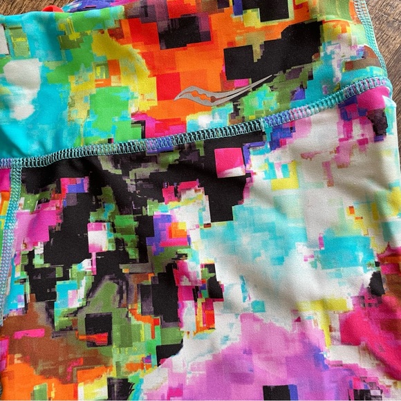 2🌎’s/$66~Saucony “The Scoot” Crop Athletic Running Yoga Leggings~Size M - Picture 12 of 16